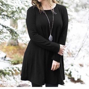 🇨🇦Buttercream swing dress - black M